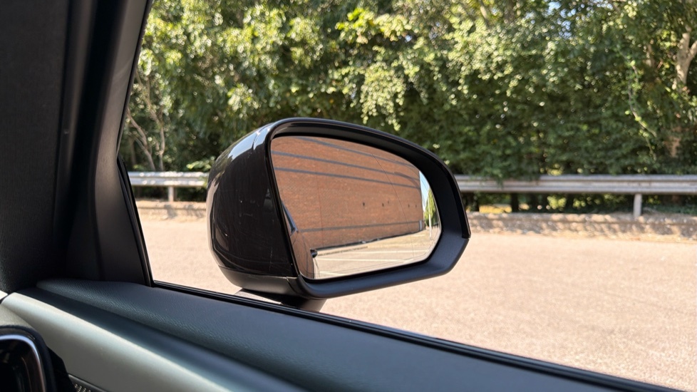 Volvo XC40 Recharge R-design, T4 Plug-in Hybrid Pan Roof, He Black #30
