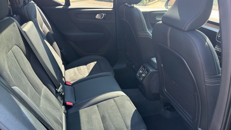 Volvo XC40 Recharge R-design, T4 Plug-in Hybrid Pan Roof, He Black #6