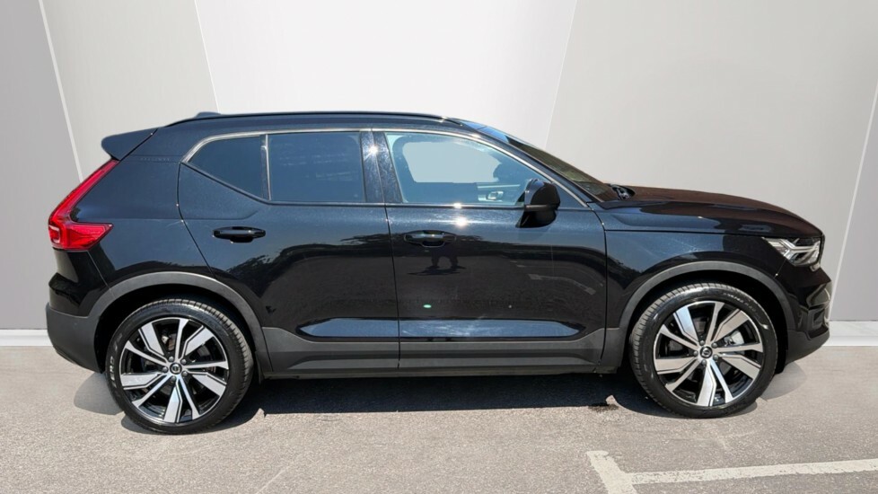 Volvo XC40 Recharge R-design, T4 Plug-in Hybrid Pan Roof, He Black #3