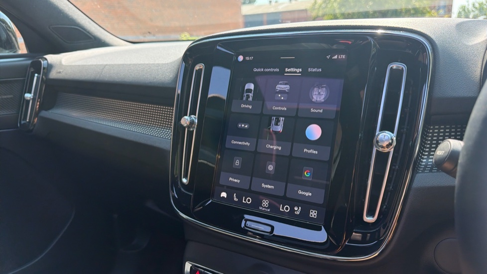 Volvo XC40 Recharge R-design, T4 Plug-in Hybrid Pan Roof, He Black #42