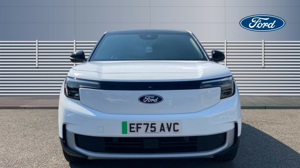 Ford Explorer Premium White #3