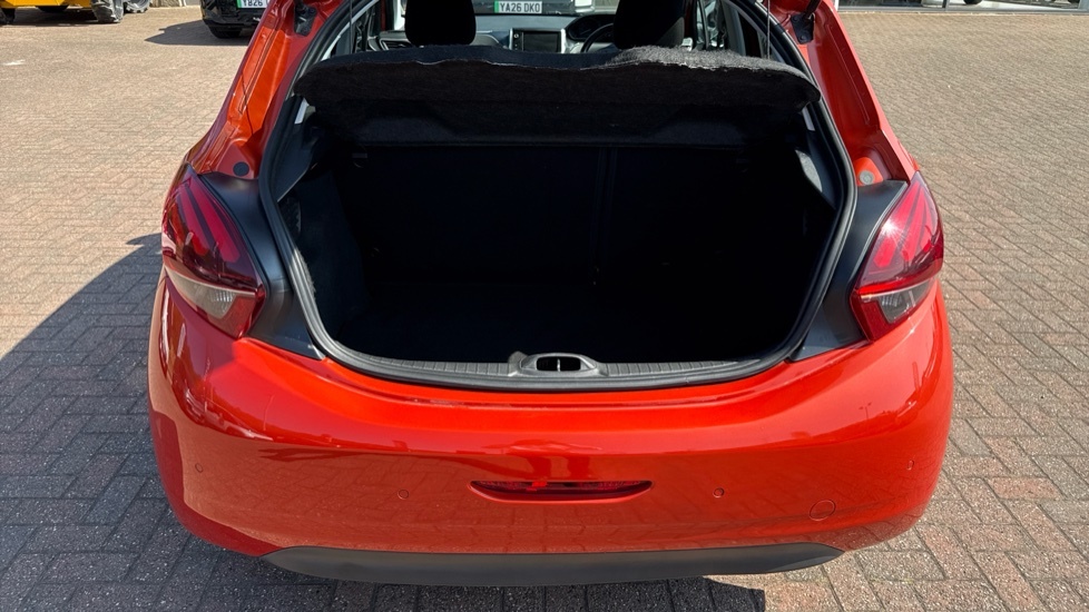 Peugeot 208 Allure MJ18EHY Orange #4