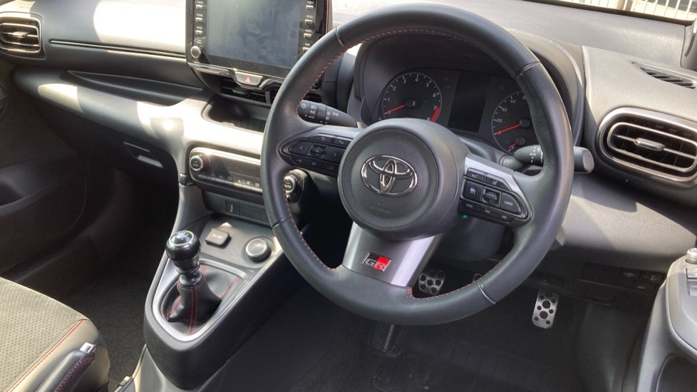 Toyota Yaris Hatchback RE21DCV White #6