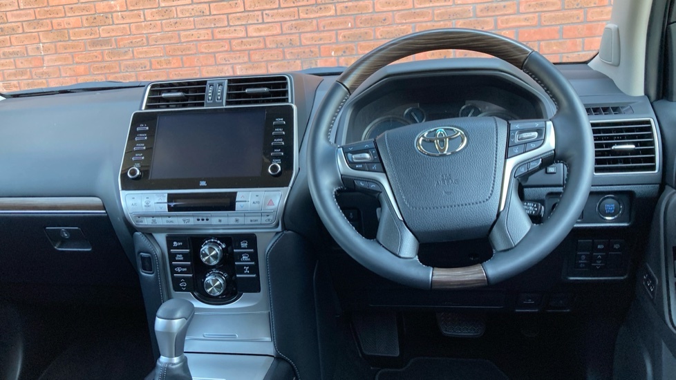 Toyota Land Cruiser Invincible White #6