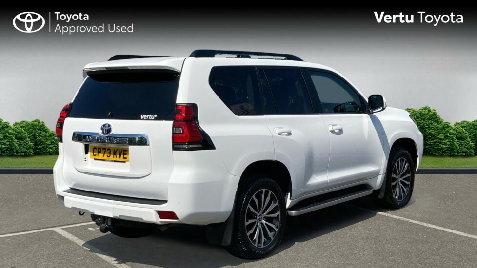 Toyota Land Cruiser Invincible White #2