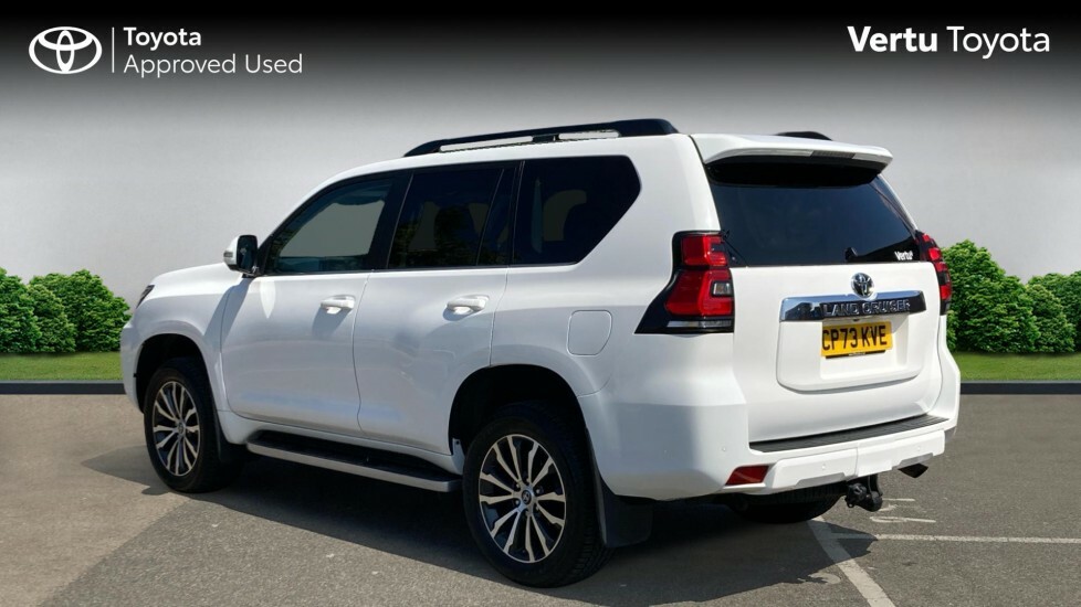 Toyota Land Cruiser Invincible White #4