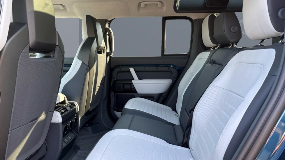 Land Rover Defender 110 Octa WG75MKE Blue #4