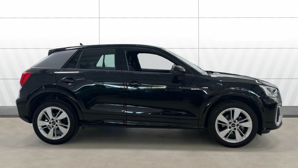 Audi Q2 S Line Black #5