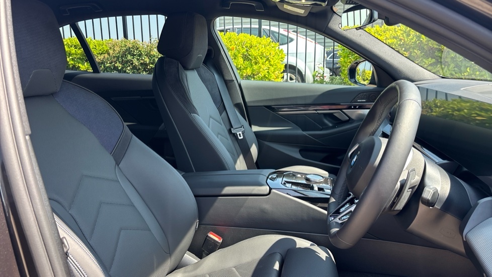 BMW 5 Series 520I Modern Step Blue #10