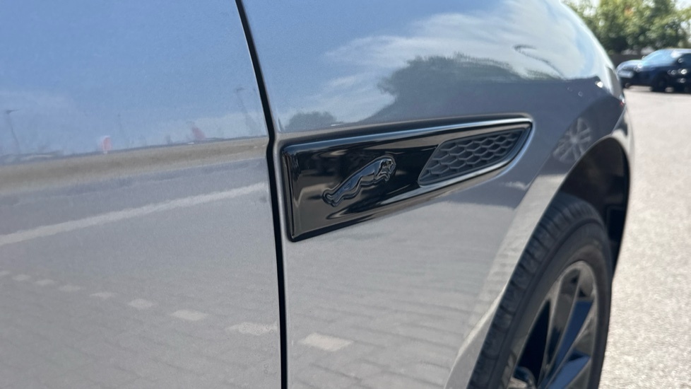 Jaguar F-Pace 2.0 D200 R-dynamic Se Black Awd Black #24