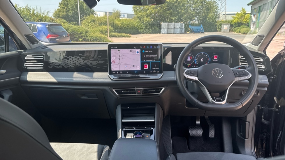 Volkswagen Tiguan Elegance WF25YSA White #4