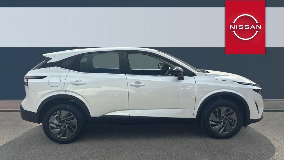 Nissan Qashqai Acenta Premium FN26GYT White #5