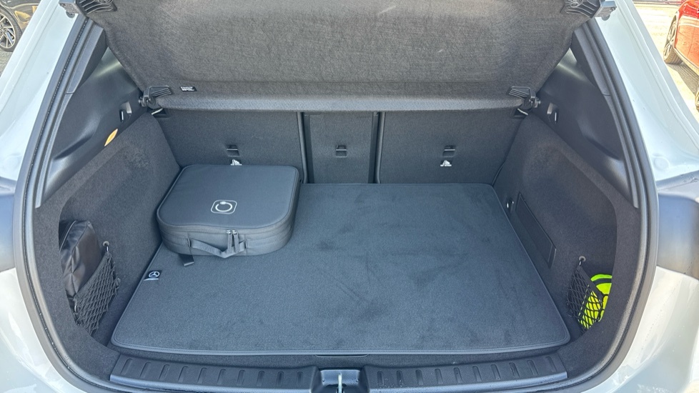 Mercedes-Benz EQA Amg Line OU26RYG White #4