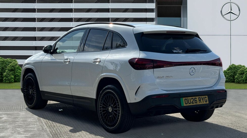 Mercedes-Benz EQA Amg Line OU26RYG White #2