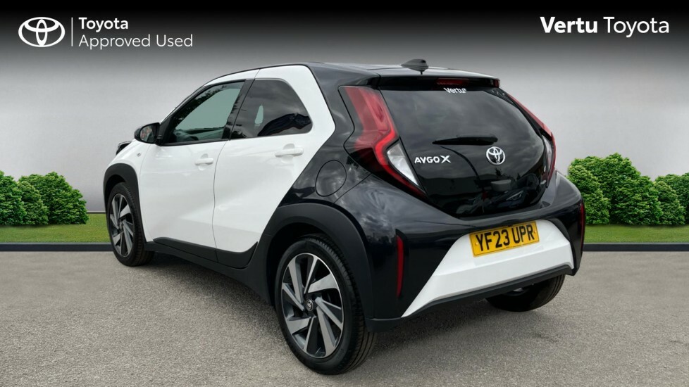 Toyota Aygo X Edge White #4