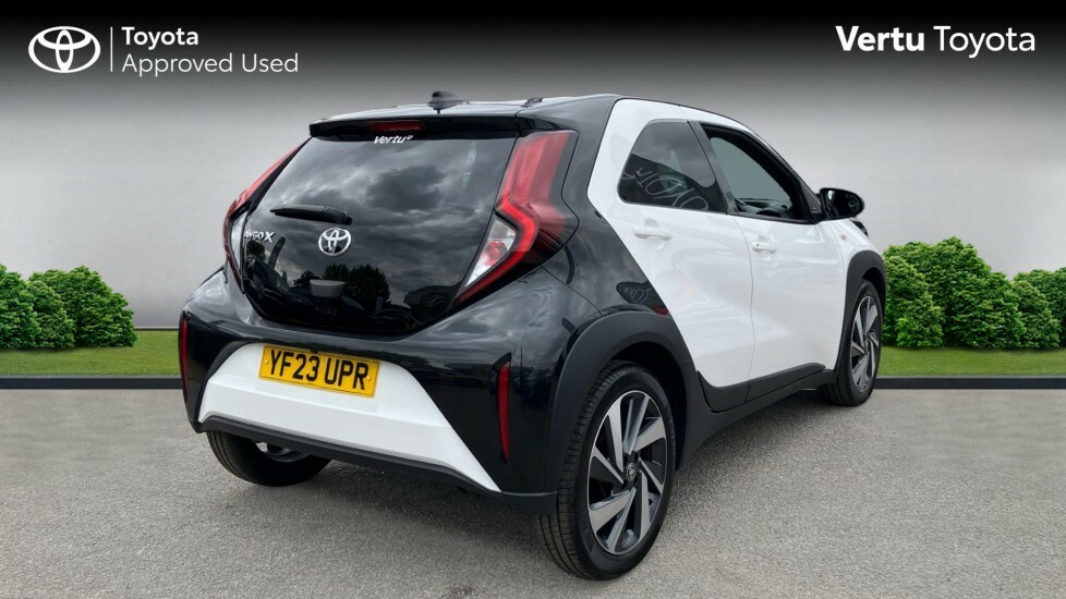 Toyota Aygo X Edge White #2