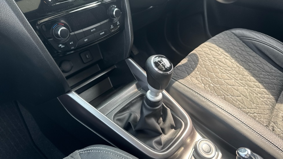 Suzuki Vitara Sz-t Black #13