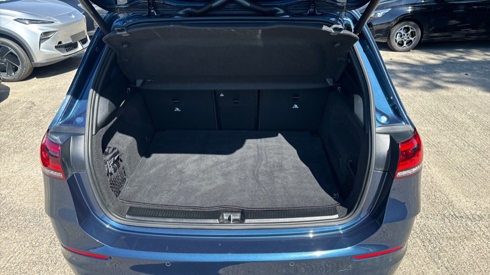 Mercedes-Benz B Class Amg Line Blue #4