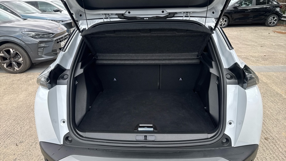 Peugeot 2008 Gt White #4