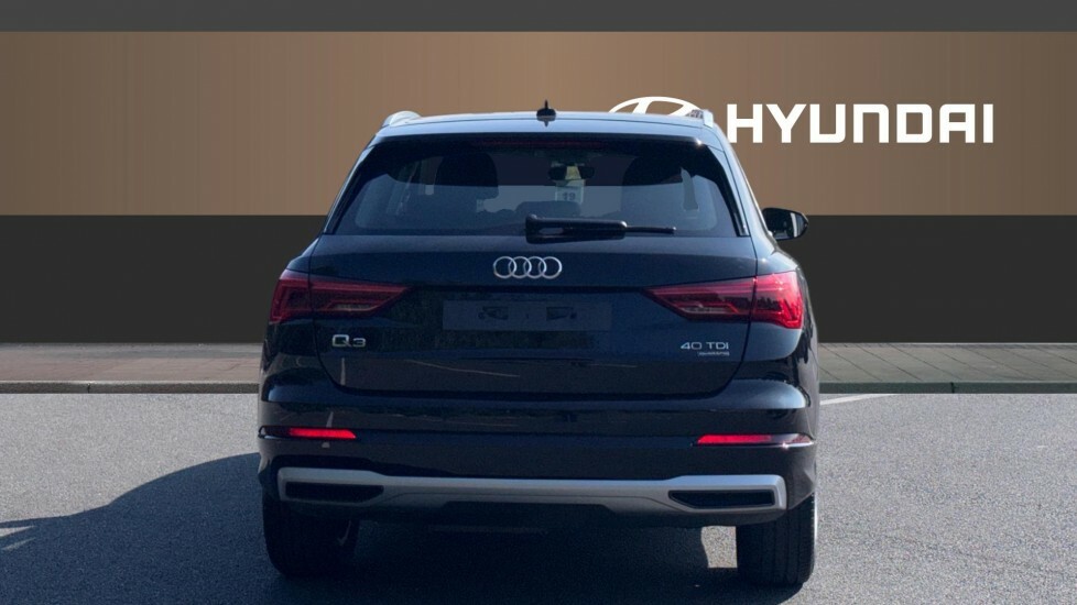 Audi Q3 Sport Black #6