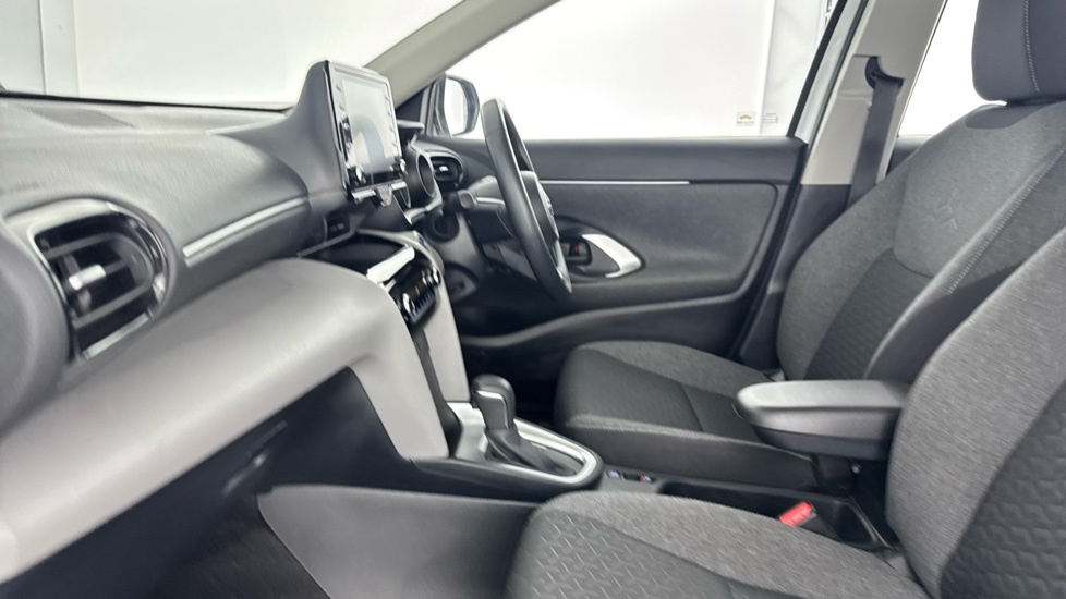 Toyota Yaris Cross Icon White #5