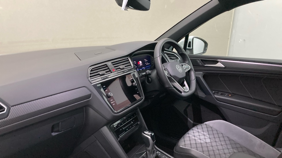 Volkswagen Tiguan R-line White #2