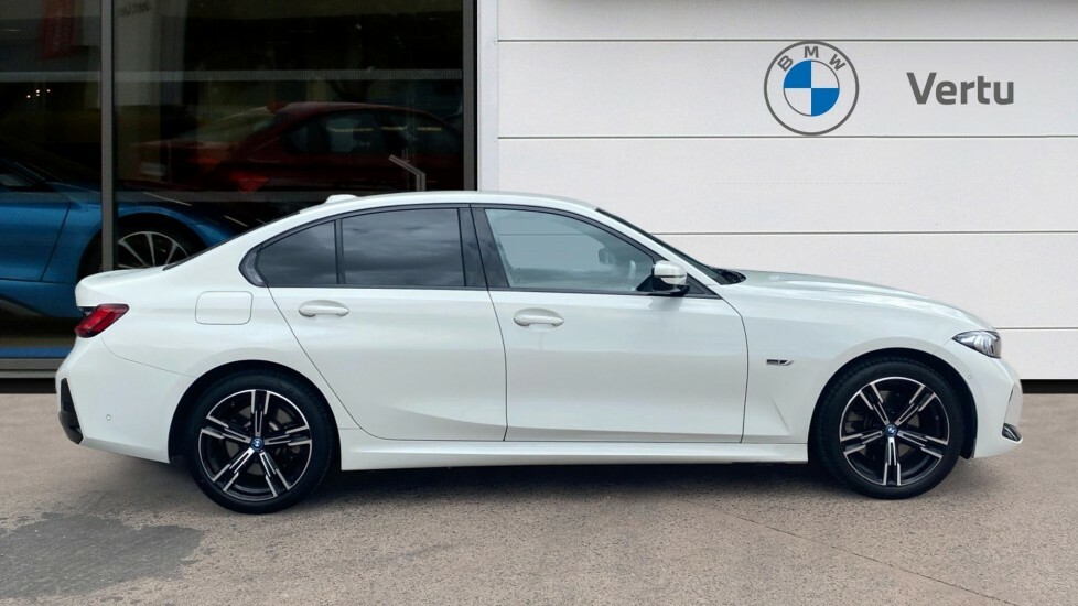 BMW 3 Series M Sport YG72ZFX White #3