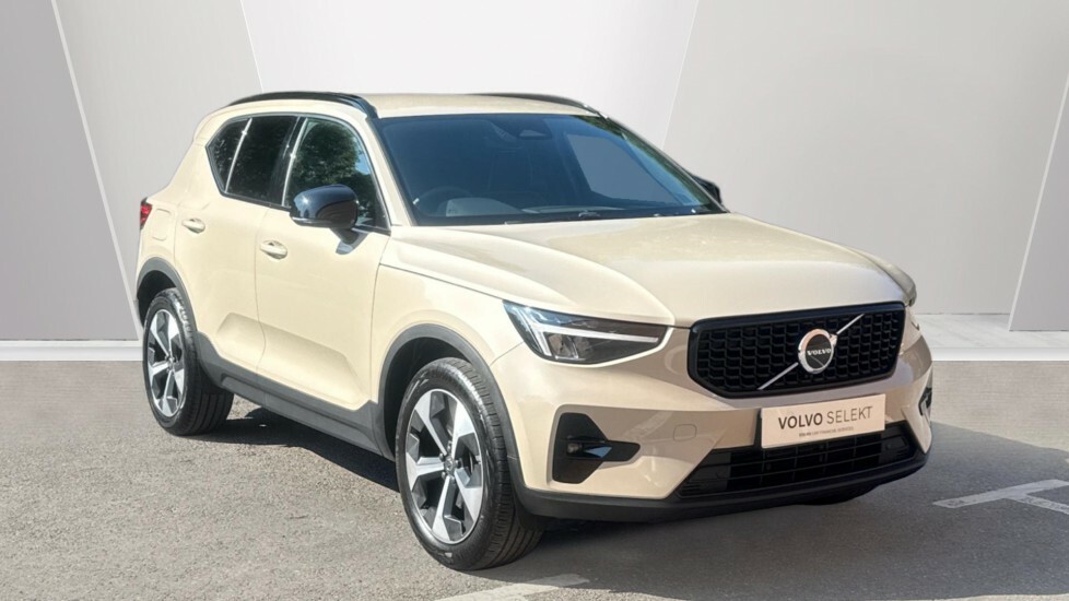 Volvo XC40 Plus Gold