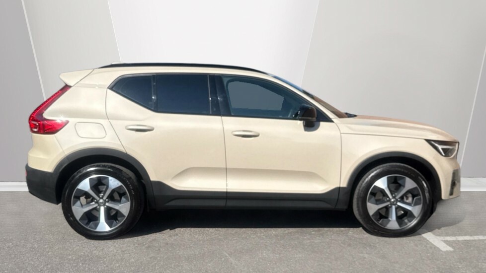Volvo XC40 Plus Gold #3