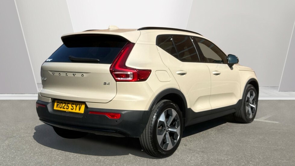 Volvo XC40 Plus Gold #2