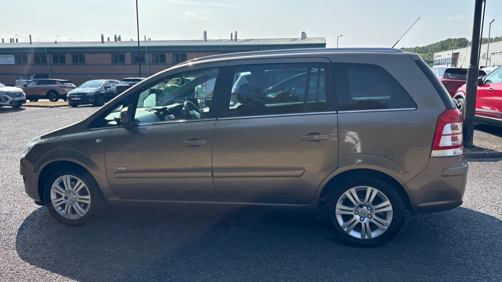 Vauxhall Zafira  White #33