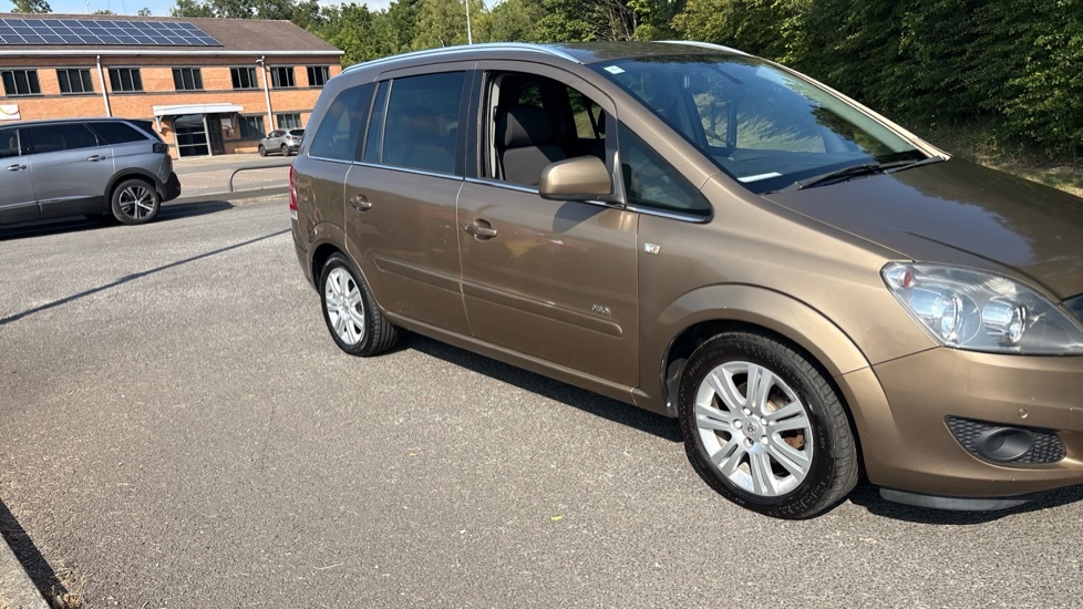 Vauxhall Zafira  White #38