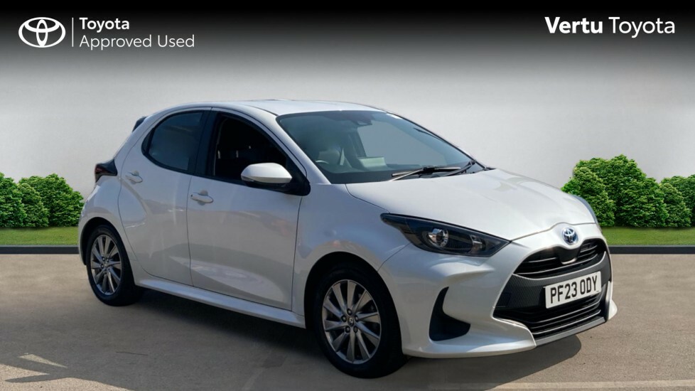 Toyota Yaris Icon White
