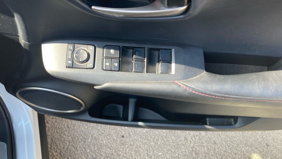 Lexus NX 300H Luxury 153 Silver #29
