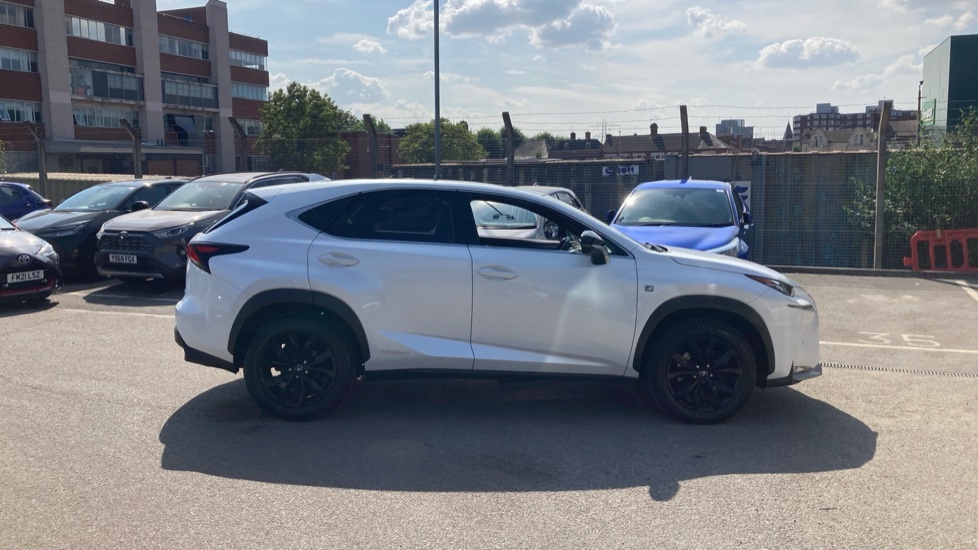Lexus NX 300H Luxury 153 Silver #23