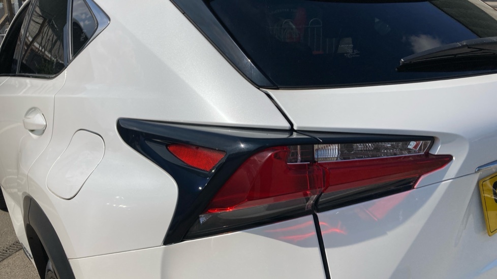 Lexus NX 300H Luxury 153 Silver #21