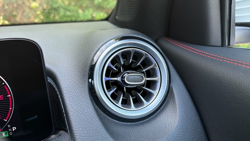 Mercedes-Benz GLB Class Suv Blue #30