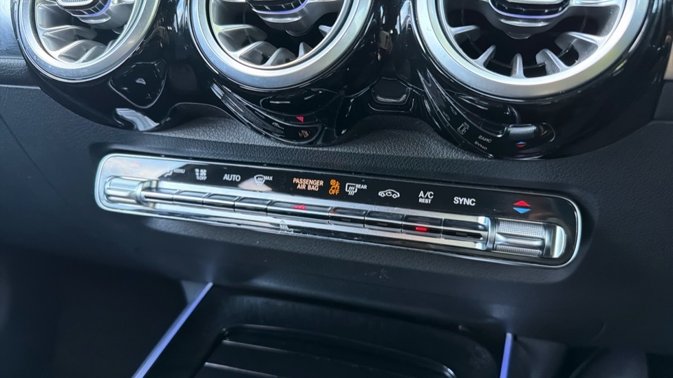 Mercedes-Benz GLB Class Suv Blue #29