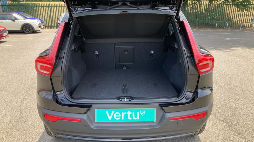 Volvo XC40 Plus Black Edition PK26FYD Black #4