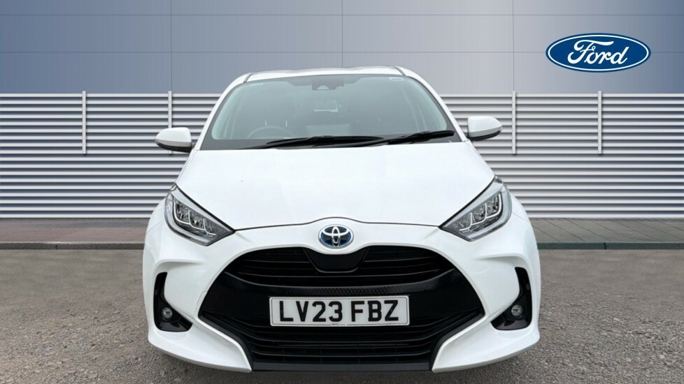 Toyota Yaris Design LV23FBZ White #3