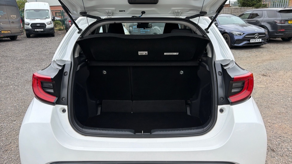Toyota Yaris Design LV23FBZ White #4