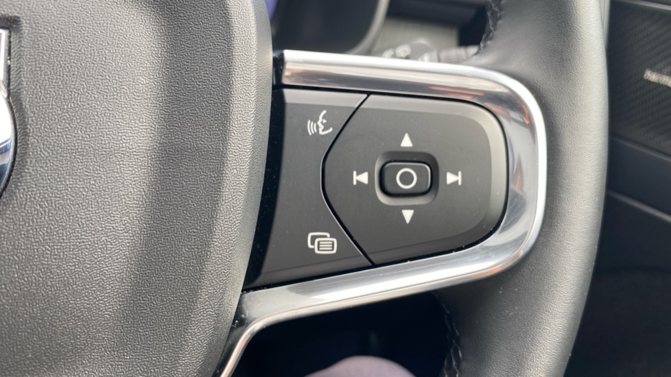 Volvo XC40 2.0 B4p Plus Dark Black #31
