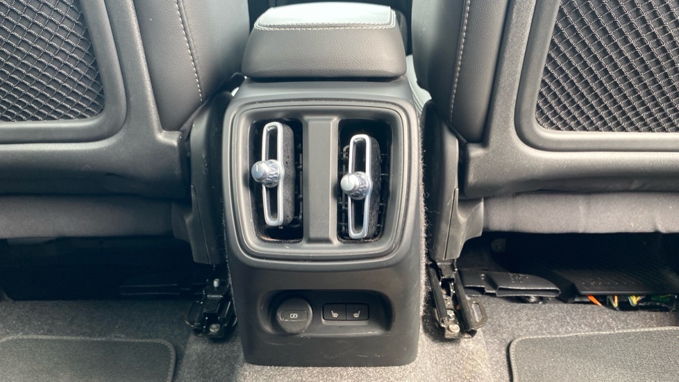 Volvo XC40 2.0 B4p Plus Dark Black #40