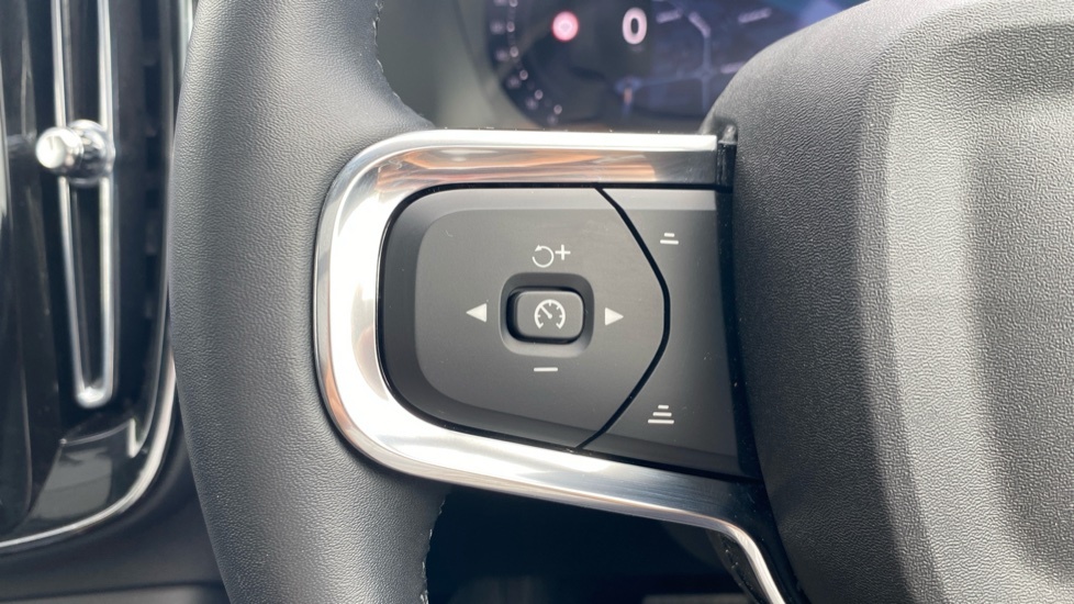 Volvo XC40 2.0 B4p Plus Dark Black #30