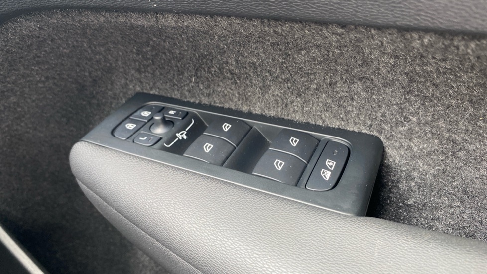 Volvo XC40 2.0 B4p Plus Dark Black #35