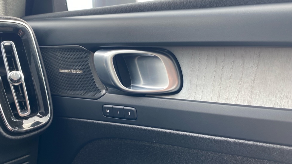 Volvo XC40 2.0 B4p Plus Dark Black #34