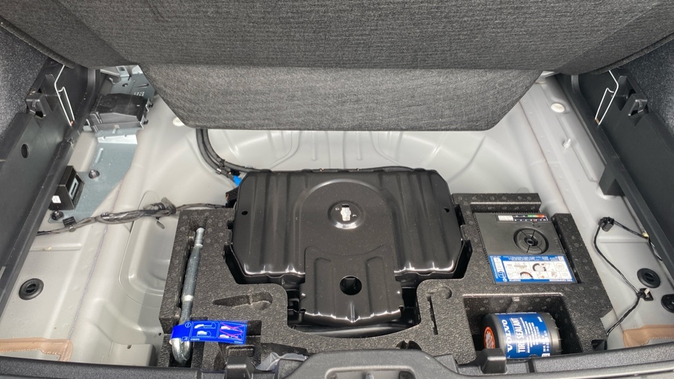 Volvo XC40 2.0 B4p Plus Dark Black #43