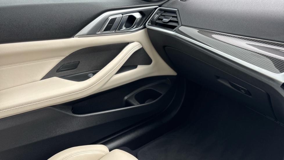 BMW M4 M4 Xdrive Competition M Step M Carbon White #59