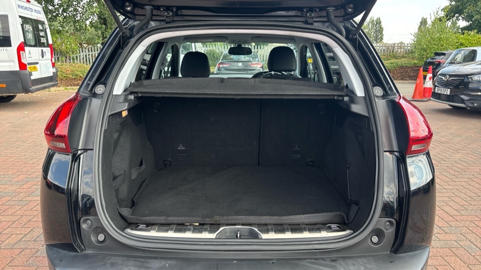 Peugeot 2008 Allure Black #4