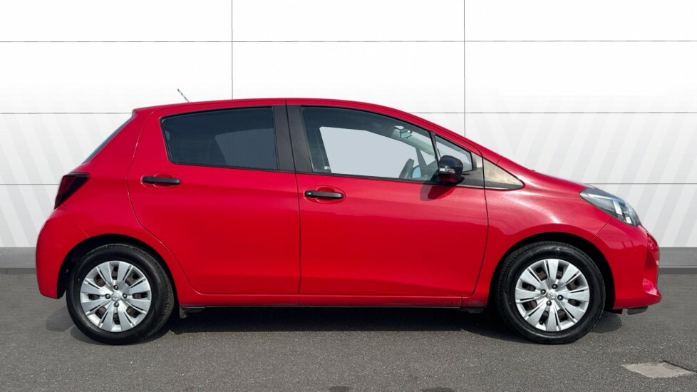 Toyota Yaris Active Red #5